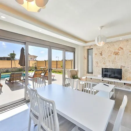 Heaven Villa *