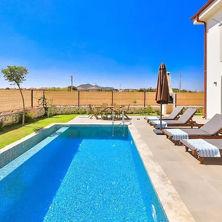 Heaven Villa *